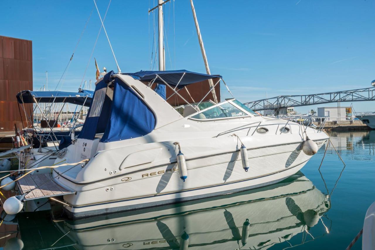 Boat Hotel Barcelona Сант Адриа де Бесос Екстериор снимка