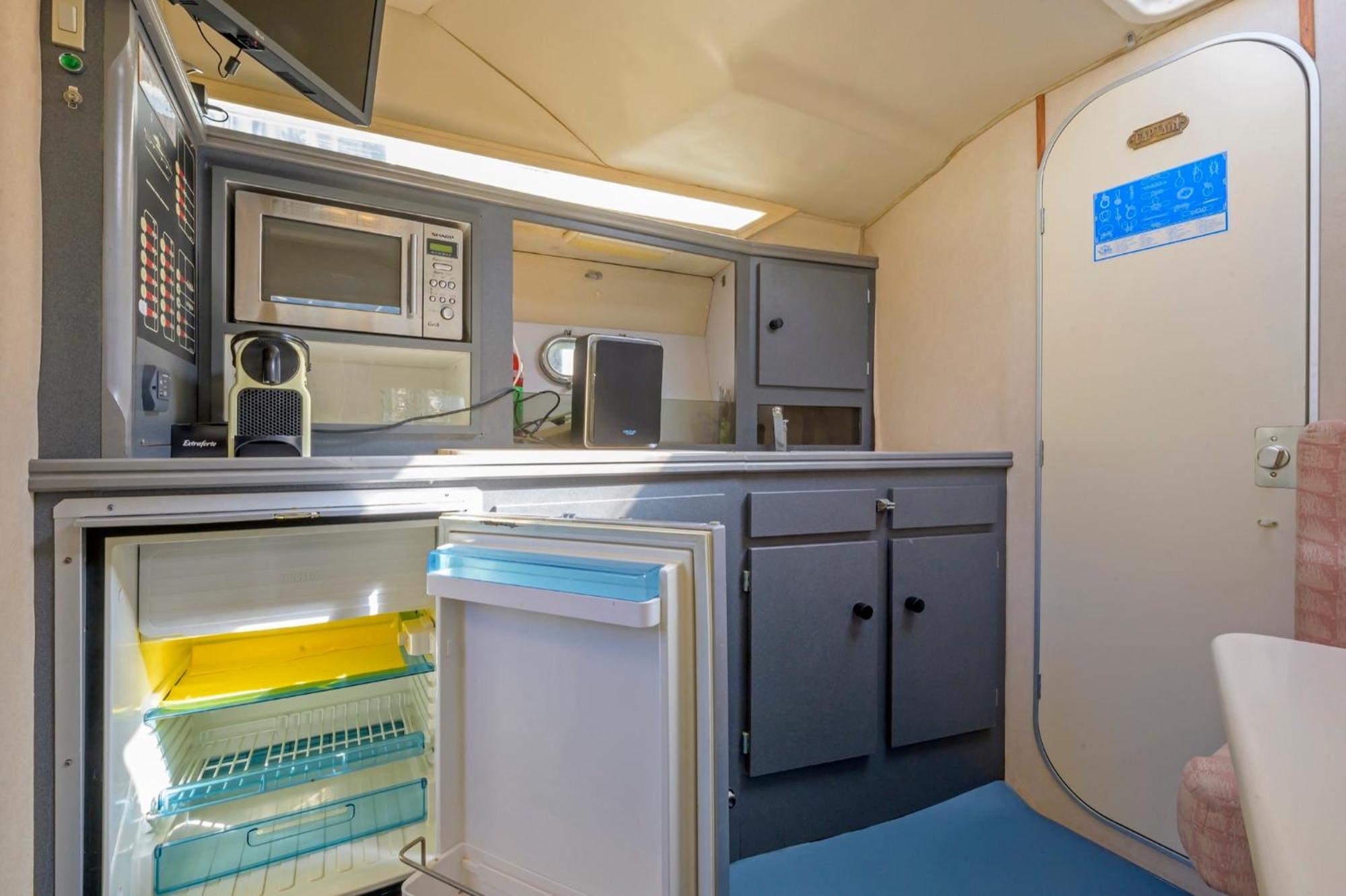 Boat Hotel Barcelona Сант Адриа де Бесос Стая снимка
