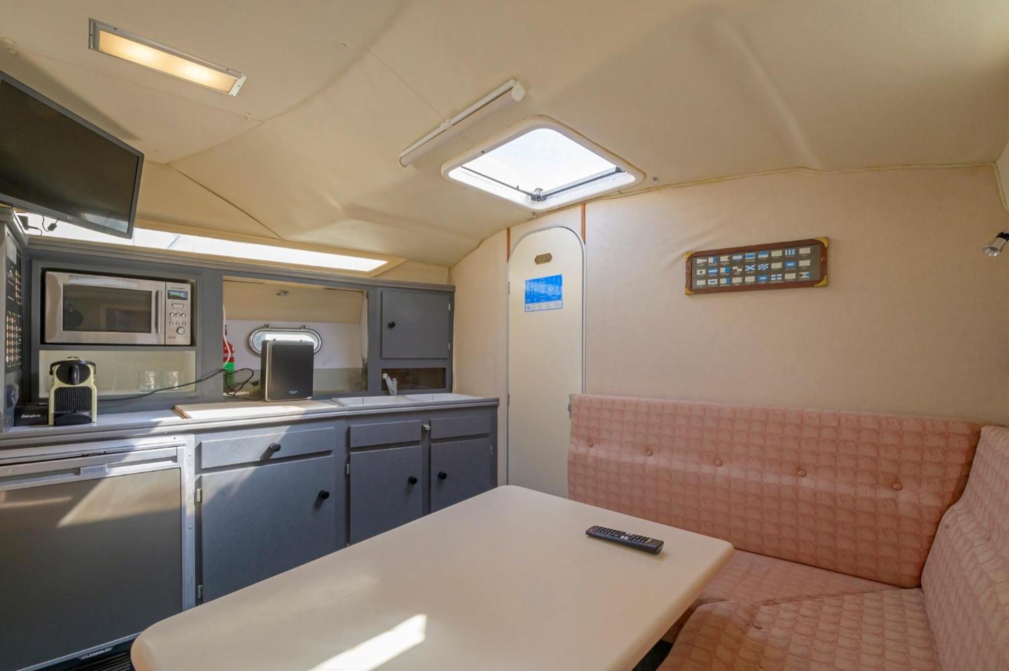 Boat Hotel Barcelona Сант Адриа де Бесос Стая снимка